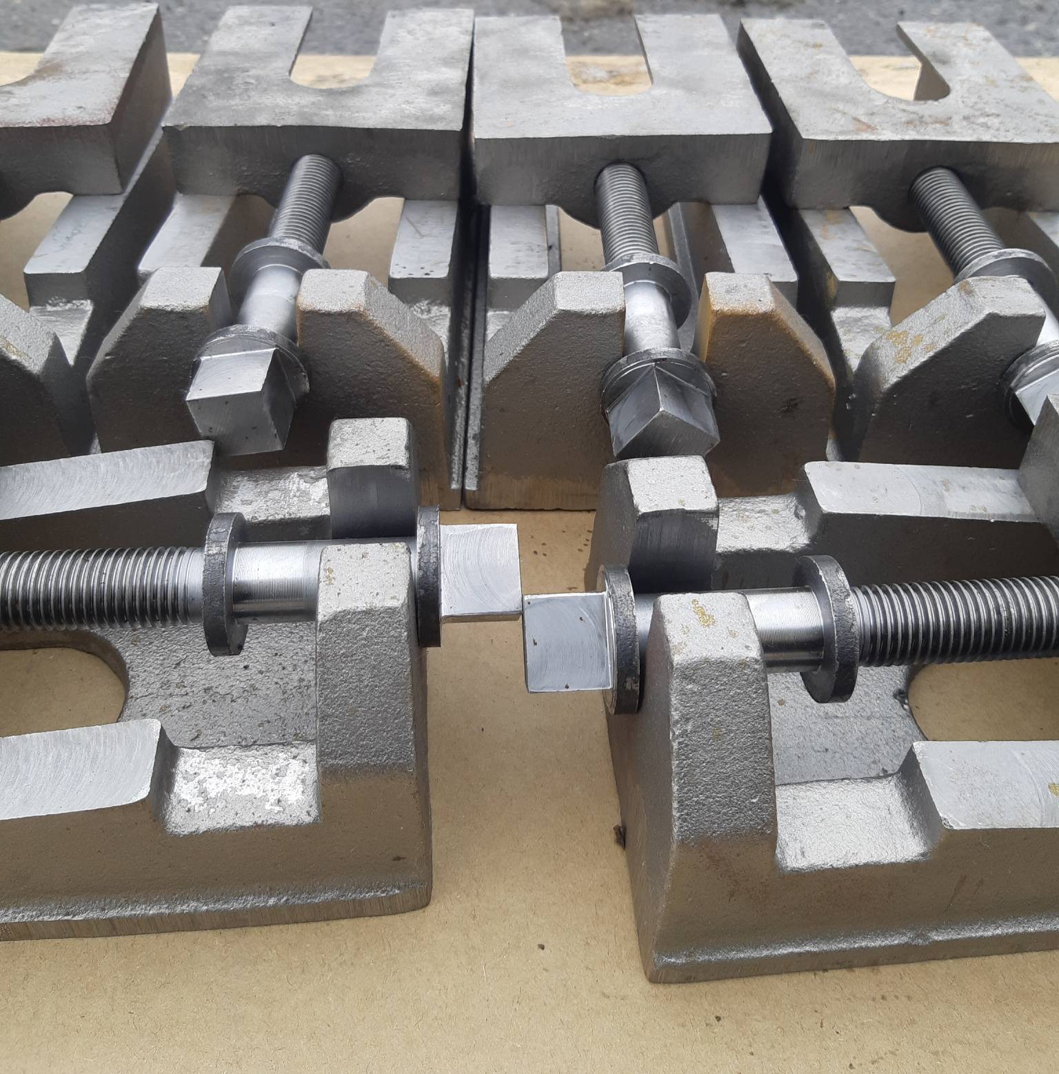 Виброопоры и клиновые опоры